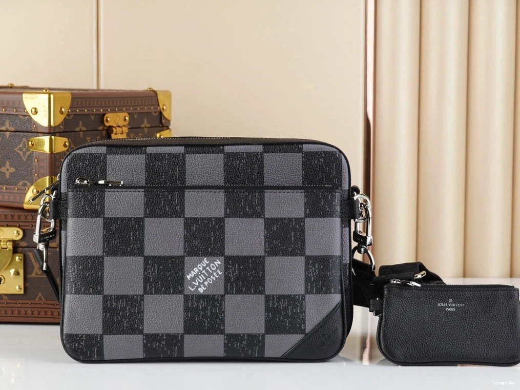 VUITTON LOUIS MESSENGER TRIO 0501